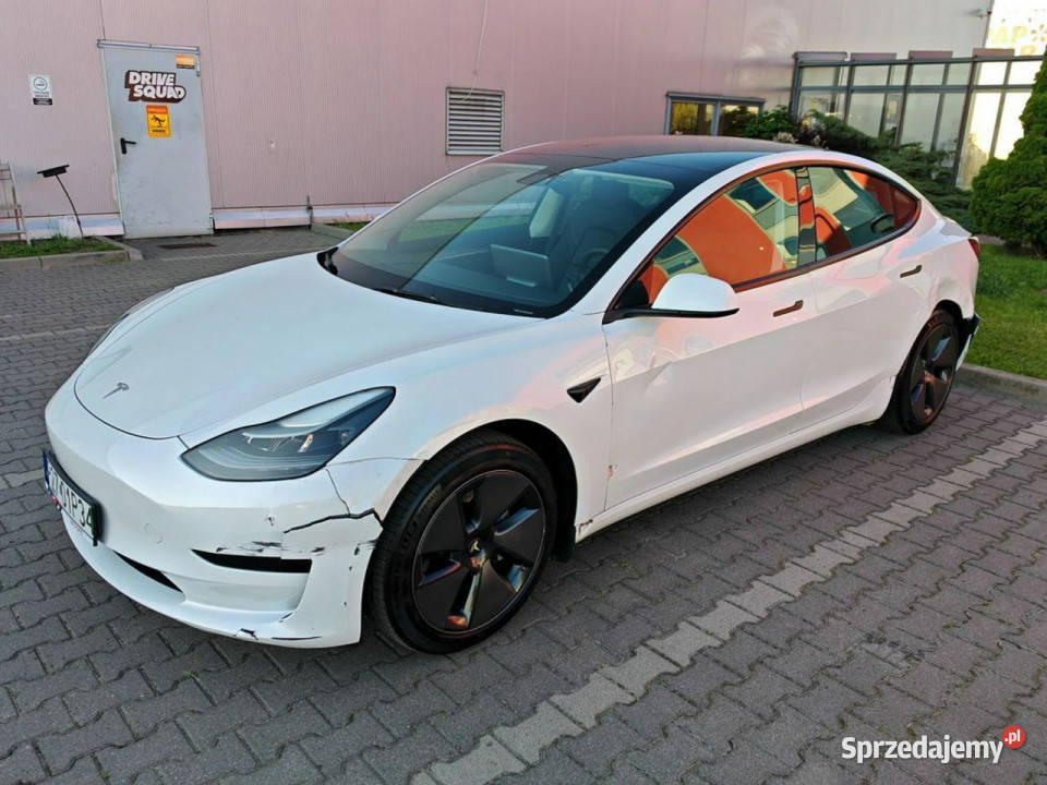 Tesla Model 3 wersja europejska bateria LFP Rok produkcji 2023 Niepruszewo