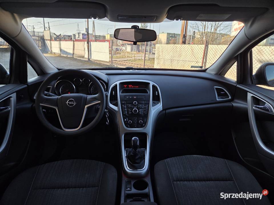 Opel Astra J 2010 benzyna 14 OC na Wejherowo