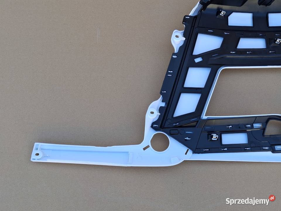 MAN TGX TG3 OKULAR REFLEKTORA LAMPY PRAWY Bieleń