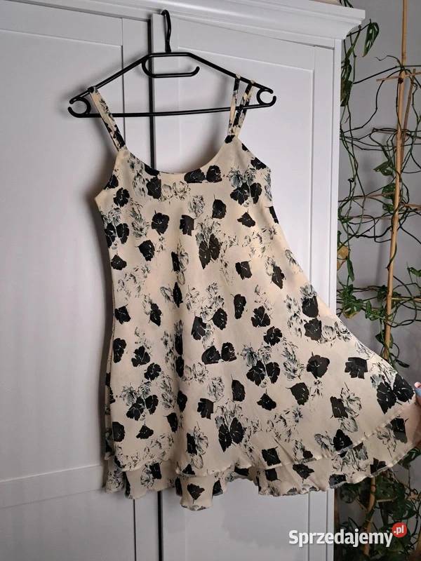 Sukienka w kwiaty na ramiączkach Trąbki Wielkie