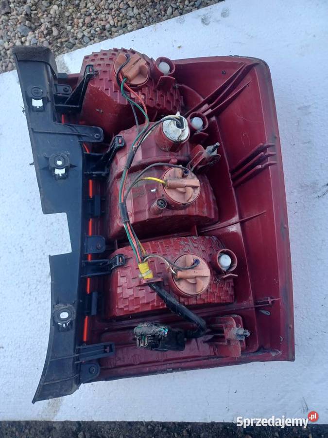 Lampa Lewy Tył Kia Carens 2 osobowe Pogorzelec
