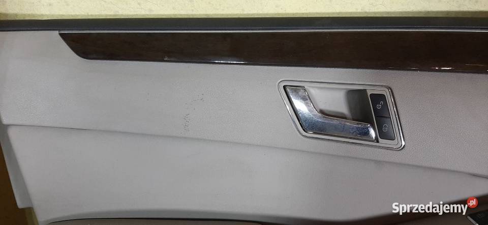 Boczek tapicerka drzwi Mercedes W212 Lewy przód świętokrzyskie Włoszczowa