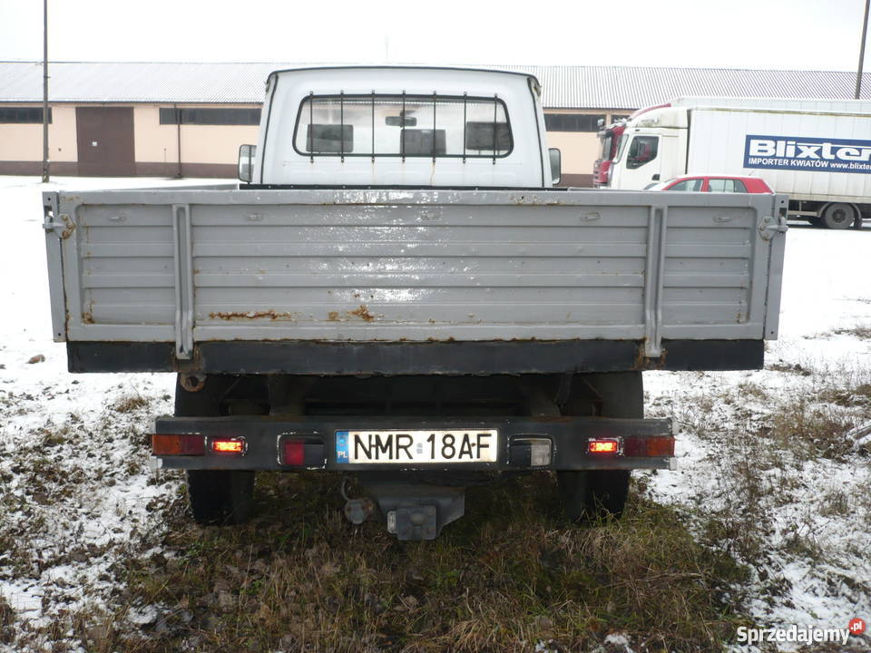 Dostawczak skrzyniowy biały