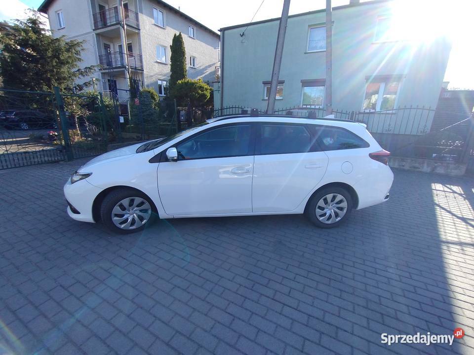 Toyota Auris II Kombi 133 Dual VTTi niski automatyczna Samochody osobowe Rumia