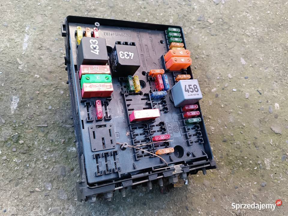 1K0937804B Skrzynka bezpieczników VW Touran I 19 osobowe Wał-Ruda