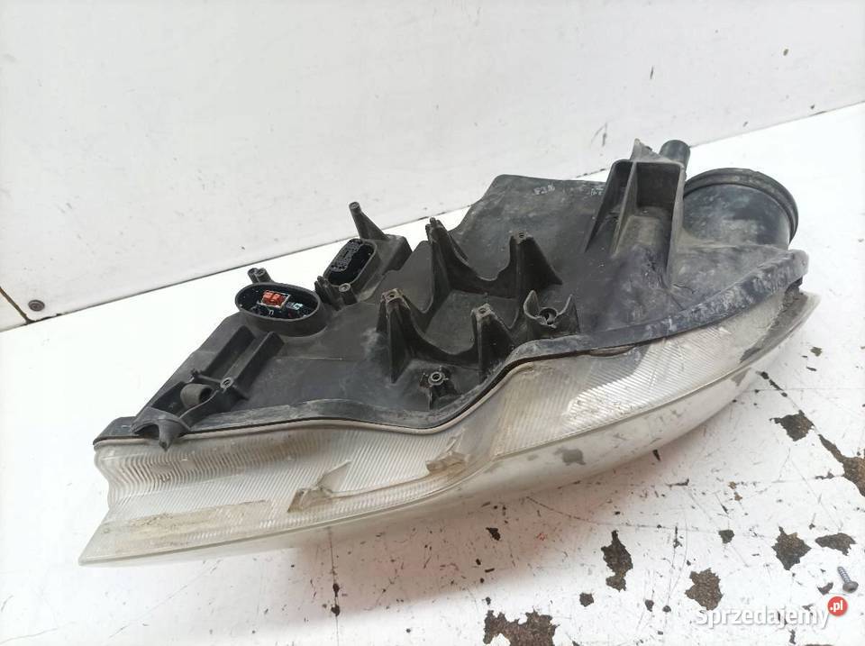 LAMPA PRZÓD PRAWA EUROPA Skoda Superb II osobowe Oświetlenie