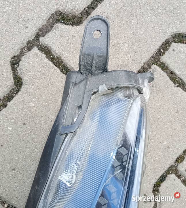 Toyota Yaris IV reflektor lampa lewy przód lewe sprzedam