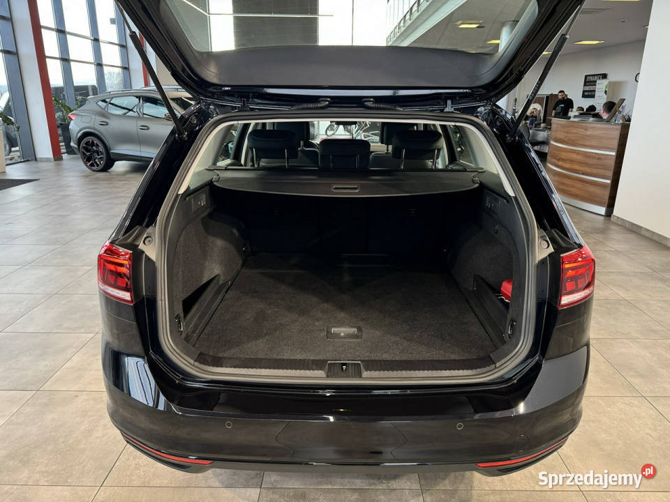 Volkswagen Passat Variant Business 15TSI 150 DSG światła LED Myślenice