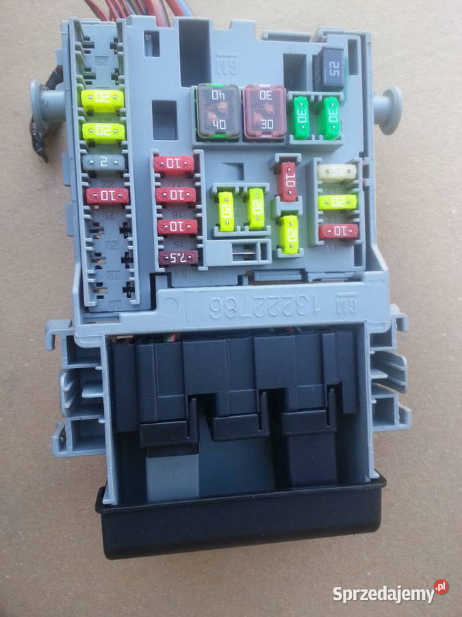 skrzynka bezpieczników 13345497 wyposażenie elektryczne łódzkie