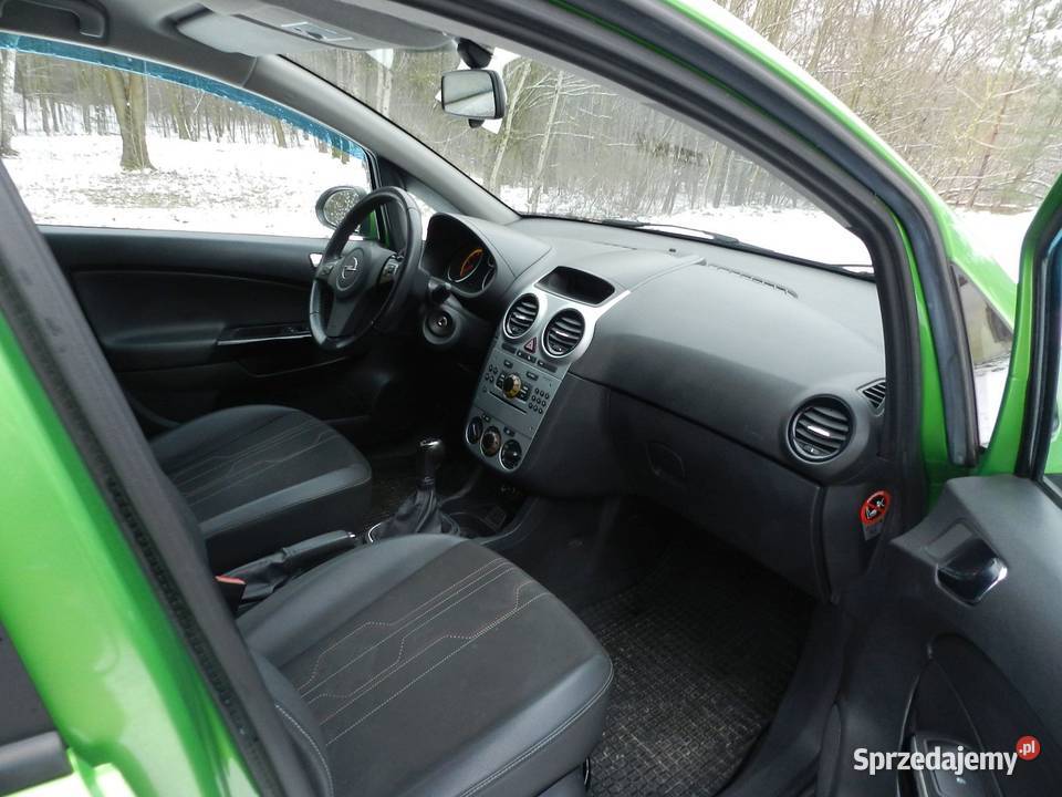 Opel Corsa D benzyna 14 100 5drzwi klima Livt sprzedam