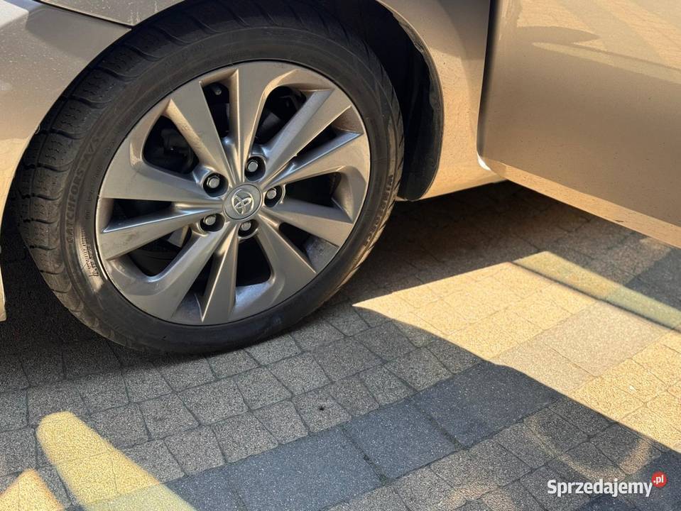 Toyota Auris hybryda 2013 99KM Sierakowo