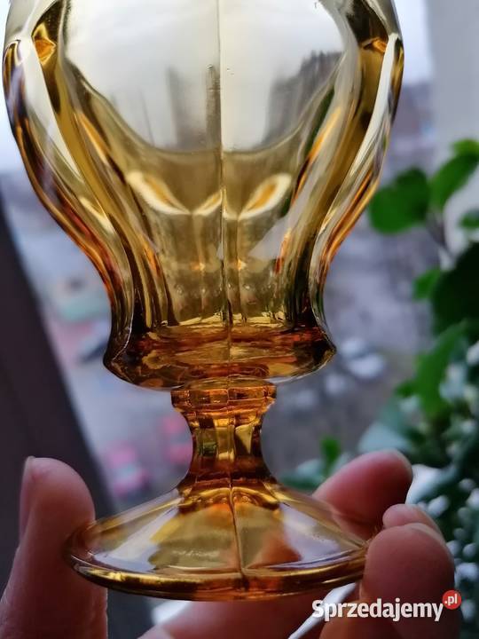 Kielich duży że szkła miodowego sprzedam