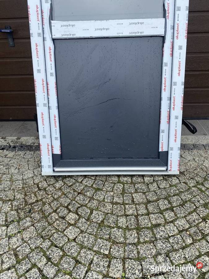 Nowy balkon nie uszkodzony prawy z niskim sprzedam