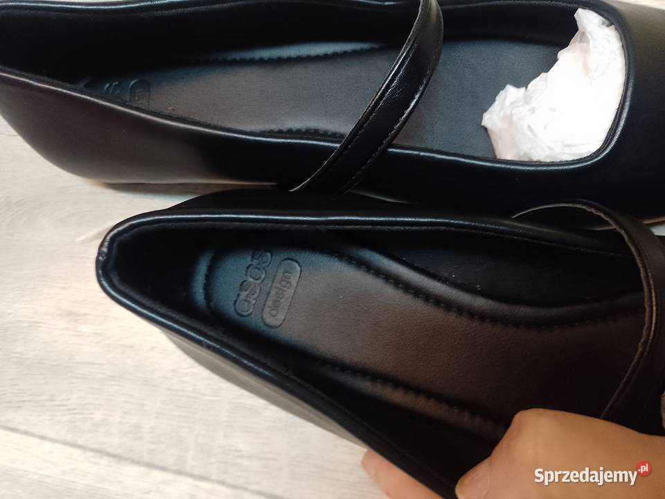 41 Czarne baleriny wieczorowe z zapięciem z Kraków