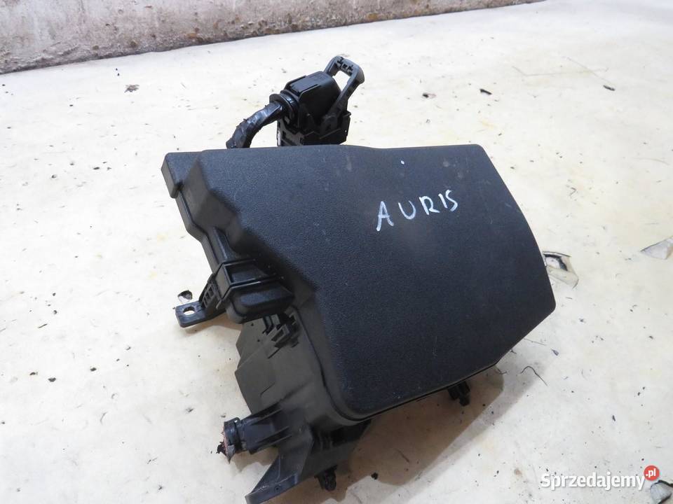 SKRZYNKA BEZPIECZNIKÓW AURIS II LIFT 16 D4D sprzedam
