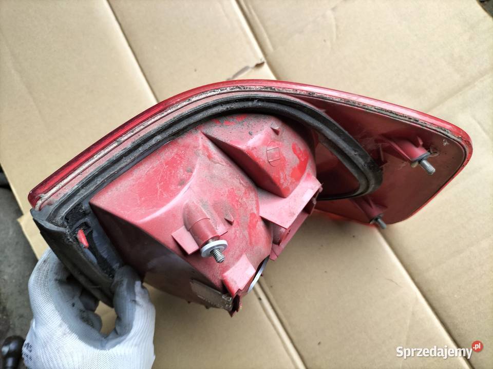 AUDI 80 B4 80B4 SEDAN LAMPA TYŁ TYLNA LEWA HELLA Kamień-Kolonia