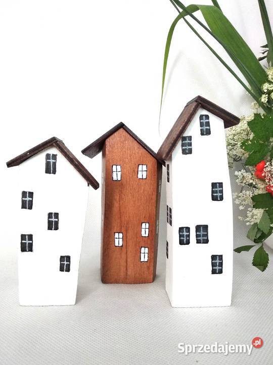 Małe krzywe domki dekoracja przyciągająca wzrok biały Wrocław