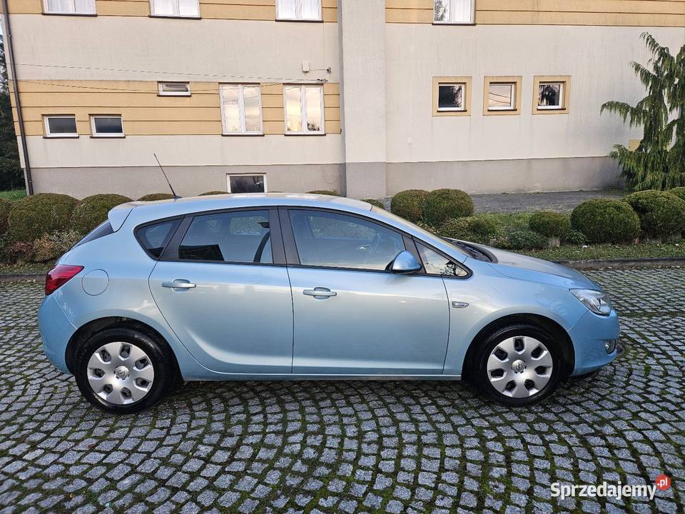 Astra J 2010r 14Benz 100 Klima Niski Przebieg sprzedam