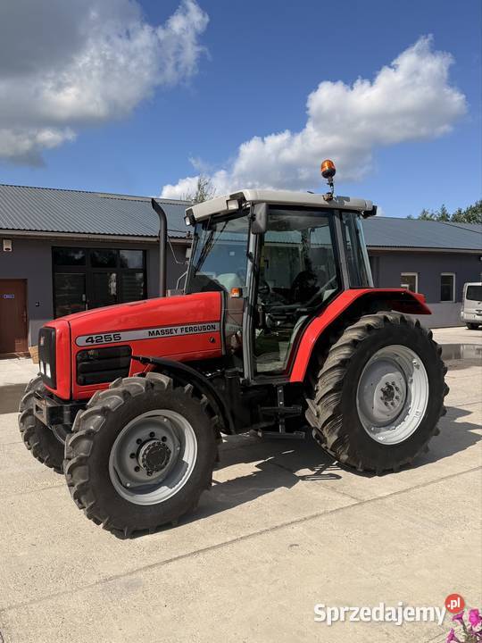Ciągnik rolniczy Massey Ferguson 4255 swieżo