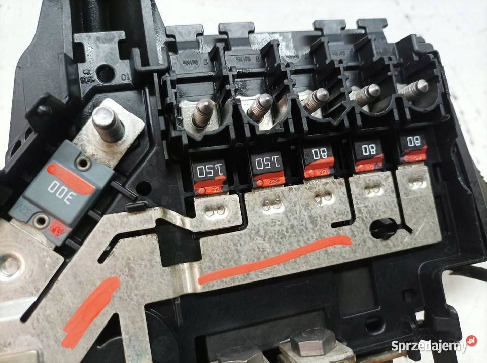 SKRZYNKA BEZPIECZNIKÓW A2135400350 20 D 194 Motoryzacja sprzedam