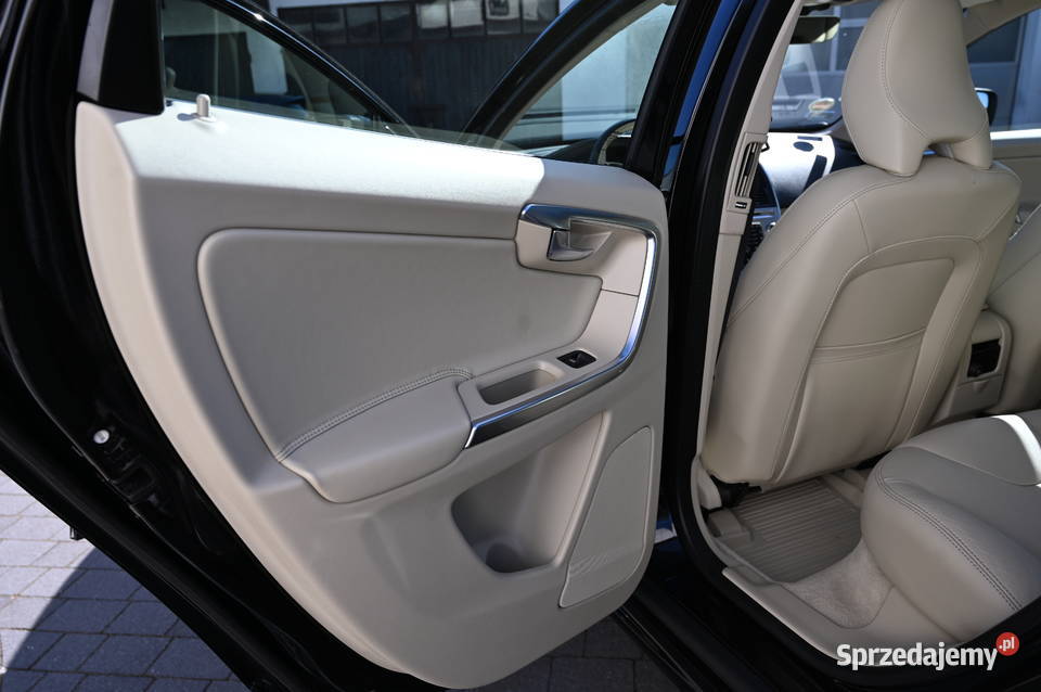 Volvo Xc 60 I 20 2017 Ostatni Wypust Perfekcyjny lakier metallic Olesno