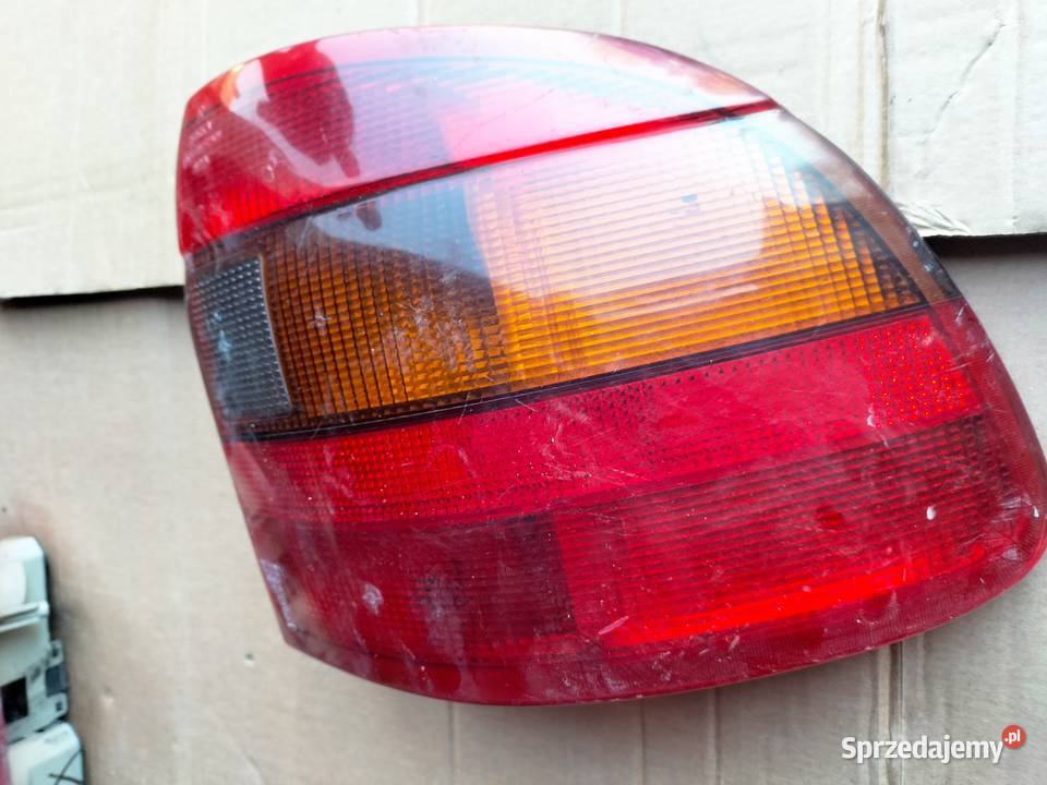 ASTRA F SEDAN LAMPA TYŁ TYLNA PRAWA WKŁAD LAMPY Lampy tylne Kamień-Kolonia