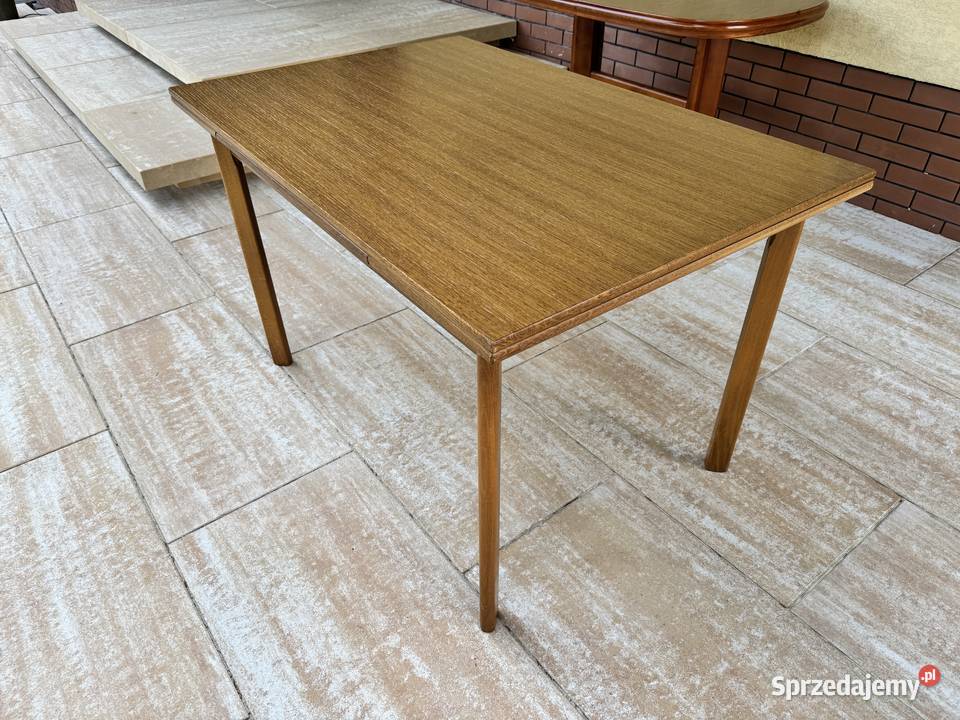 Stół rozkładany prosty w kolorze dębowym do Sulbiny