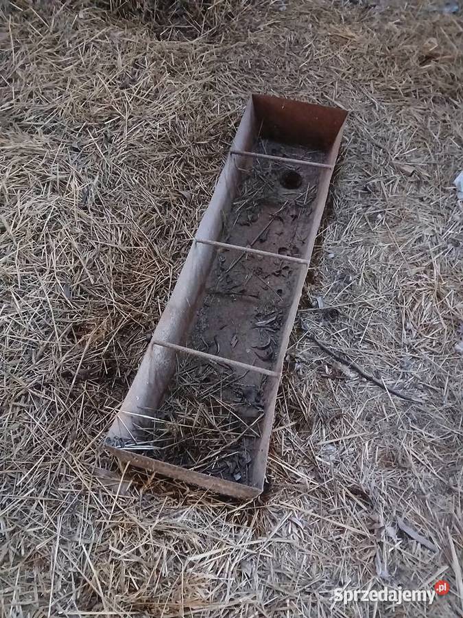 Duże Koryto zwierzęce trzoda bydło kozy owce Moszyny