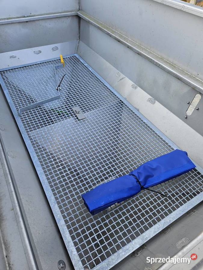 Solidny rozsiewacz nawozów z blachy nierdzewnej nieuszkodzony łódzkie Popławy sprzedam