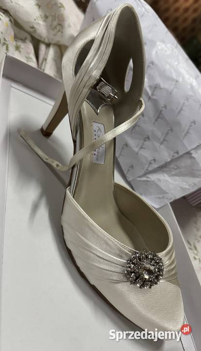 Palety z obuwiem ślubnym 600 par Bielawa