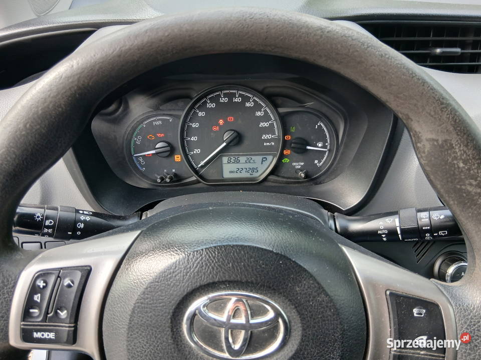 Toyota Yaris Hybrid 15 2017 Automat Ekonomiczna