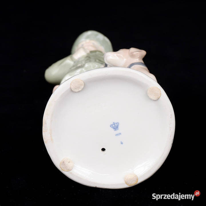 porcelanowa figurka myśliwego z psem Chorzów