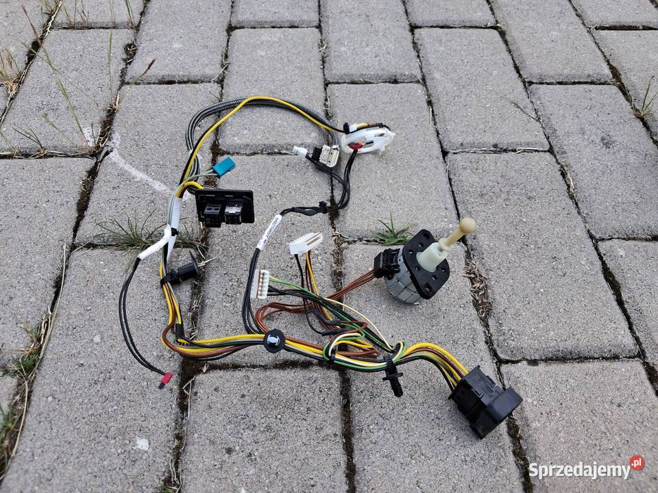 915462801 WIĄZKA KABEL PRZETWORNICY XENON Rok produkcji 2013 Poznań