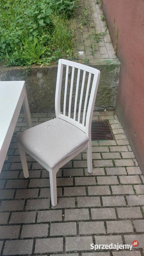 Białe krzesło Ikea wielkopolskie