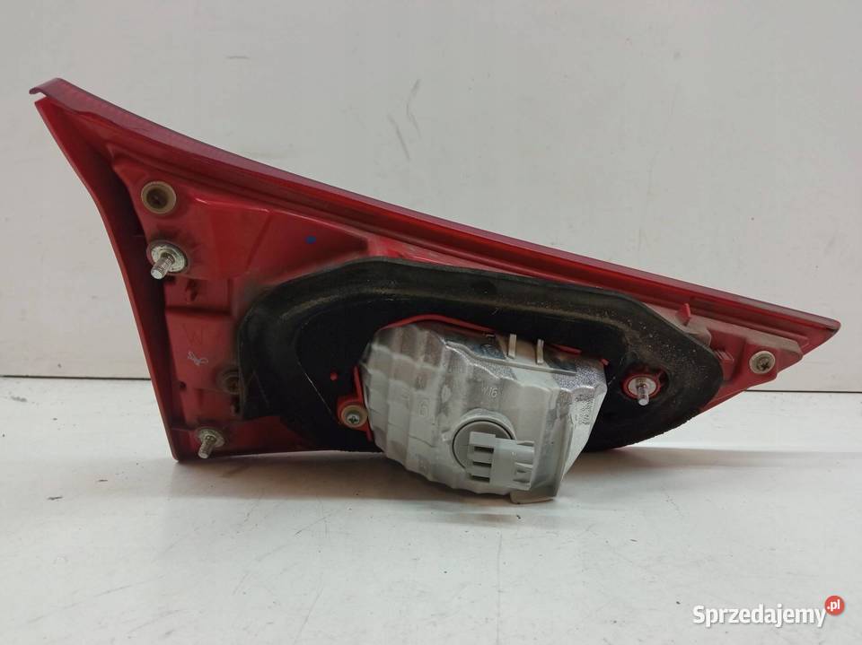LAMPA TYŁ W KLAPĘ PRAWA KOMBI E18 Toyota Auris