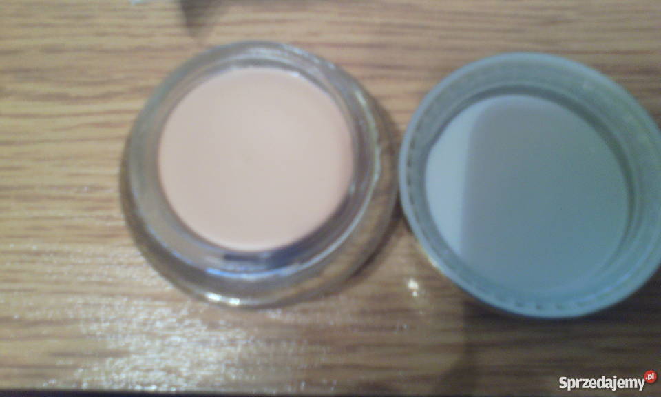 AVON matujący podkład w musie LUXE