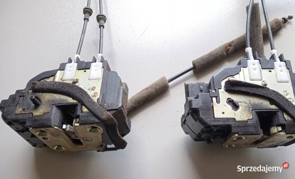 ZAMEK DRZWI PRAWY TYŁ INFINITI QX56 NISSAN