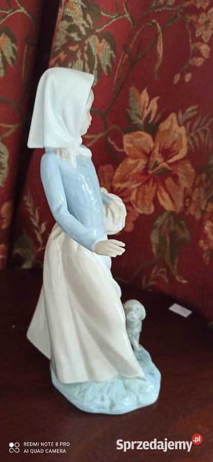 FIGURKA MŁODEJ DZIEWCZYNY Z pieskiem
Zaphir Made Gdańsk