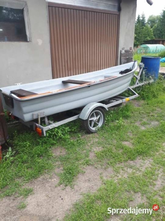 Łódź z tworzywa z przyczepą Ciechanowiec