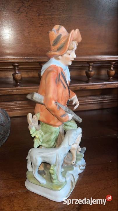 Figurka myśliwego z psem Bez sygnatury Piękna