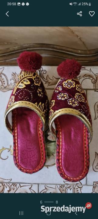 Dwa czerwone ozdobne buciki Przasnysz