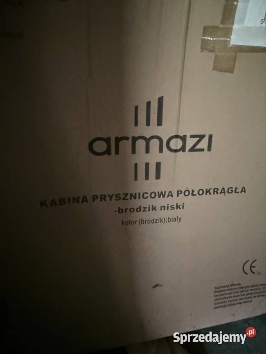 Nowa szklana kabina prysznicowa z brodzikiem