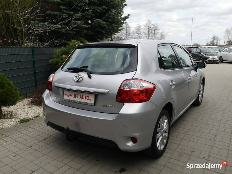 Toyota Auris 16 Benzyna 132 Klimatr LIFT Isofix sprzedam