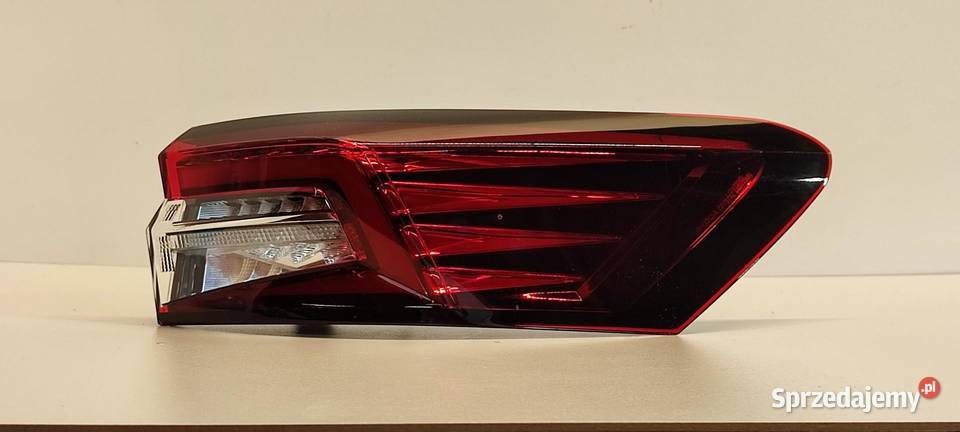 SKODA SUPERB 4 LAMPA PRAWY TYŁ LED 3P0945208