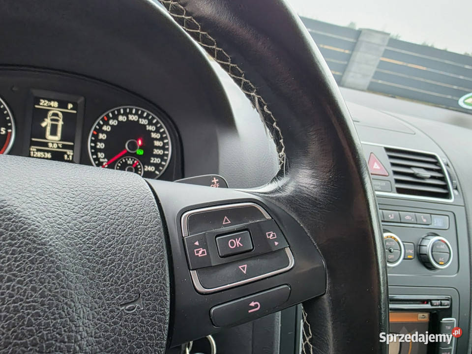 Volkswagen Touran CROSS 20TDI DSG niski przebieg Rok produkcji 2014
