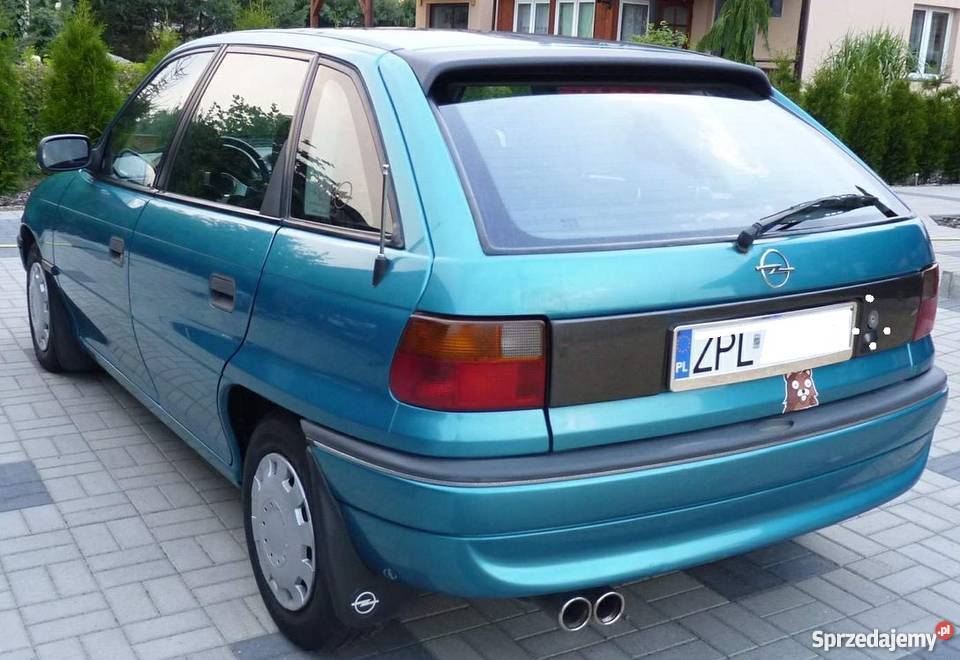 Opel Astra Hatchback 1995 ładna zadbana Police