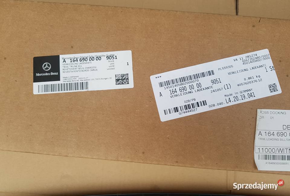 listwa ozdobna bagażnika Mercedes ML 164 A164