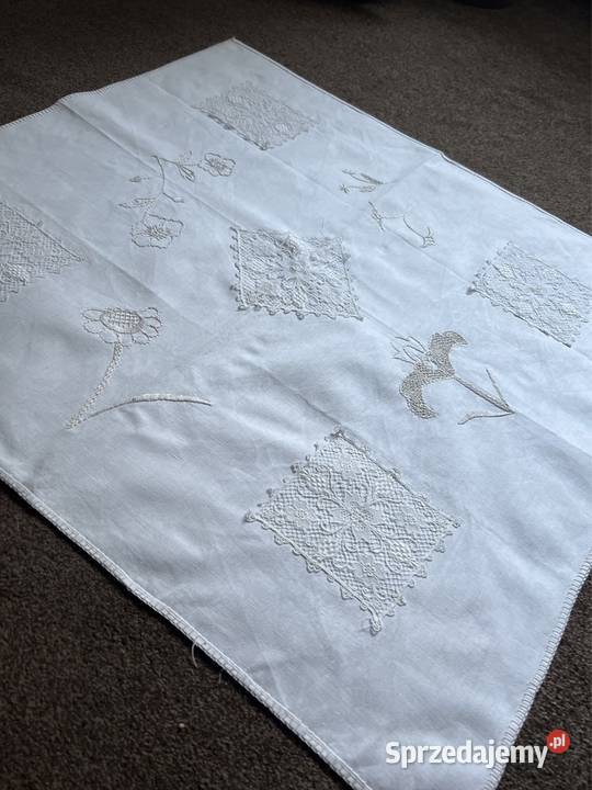 Obrus ręcznie haftowany z koronkami rękodzieło biały Zabrze