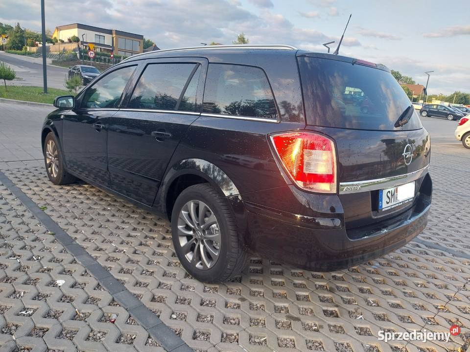 Opel Astra H 17 Kombi 2010r 110KM