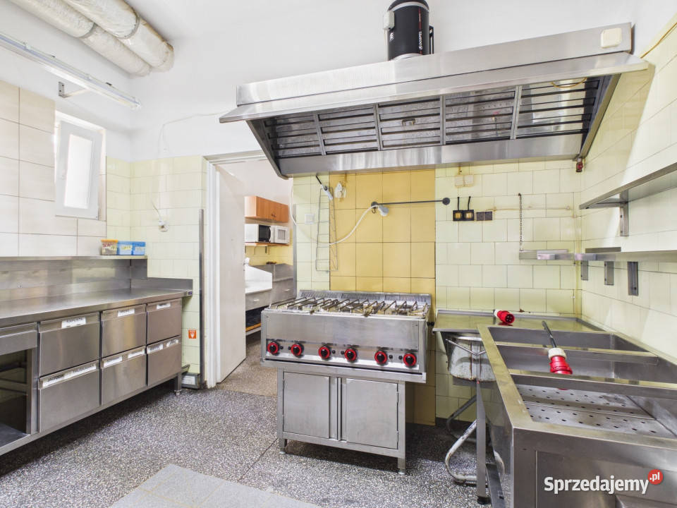 Bydynek gastronomiczny z pokojami Rowy